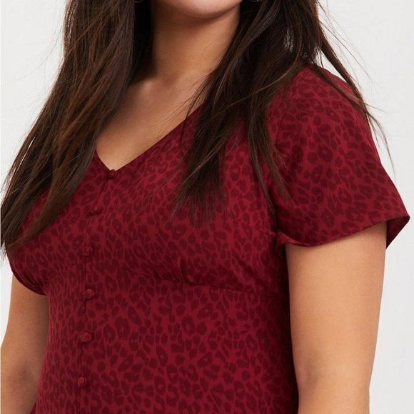 Torrid Burgundy Animal Print Blouse Chablis Button-Front Top Plus Size 5 5X - Picture 3 of 9